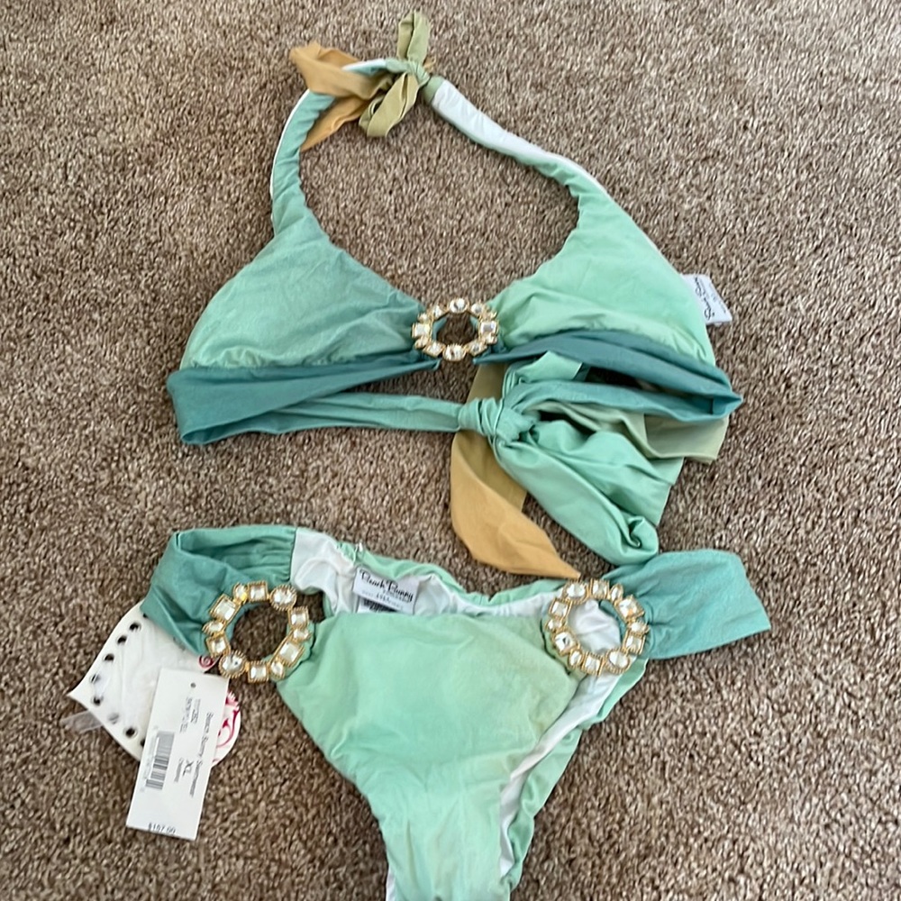 Beach Bunny show and tell large top. XL bottom. New with tags